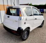 Profil latéral montrant la portière conducteur et jante
