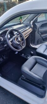 Gros plan du poste radio JVC avec lecteur CD et prise USB
