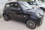 Détail de la carrosserie et des jantes de la microcar