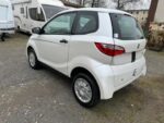 Photo d'ambiance montrant la voiture en milieu urbain