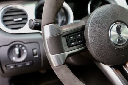Profil avant droit montrant la calandre et les phares LED
