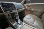 Photo latérale du XC60 avec porte et jante visibles