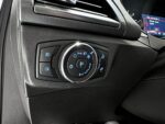 Panneau central avec commandes de climatisation et radio DAB+