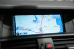 Gros plan sur le volant et commandes multifonctions