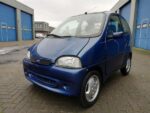 Gros plan du moteur et compartiment moteur propre