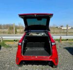Tableau de bord et volant, ergonomie et commandes visibles
