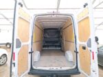 Siège conducteur et console centrale avec levier de vitesses
