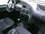 Photo détaillée des commandes intérieures et du levier de transmission automatique