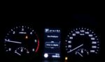 Gros plan du volant et commandes au volant