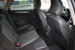 Gros plan sur le levier de vitesse et la console centrale