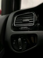 Console centrale et levier de vitesse DSG en gros plan