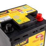 Vue rapprochée des cosses de batterie et bornes prêtes pour le branchement