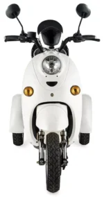 vue du scooter blanc de profil montrant le design rétro complet