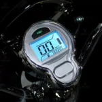 vue arrière montrant le coffre et la structure trois roues du véhicule