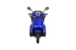 Plan large du scooter garé devant une vitrine de magasin